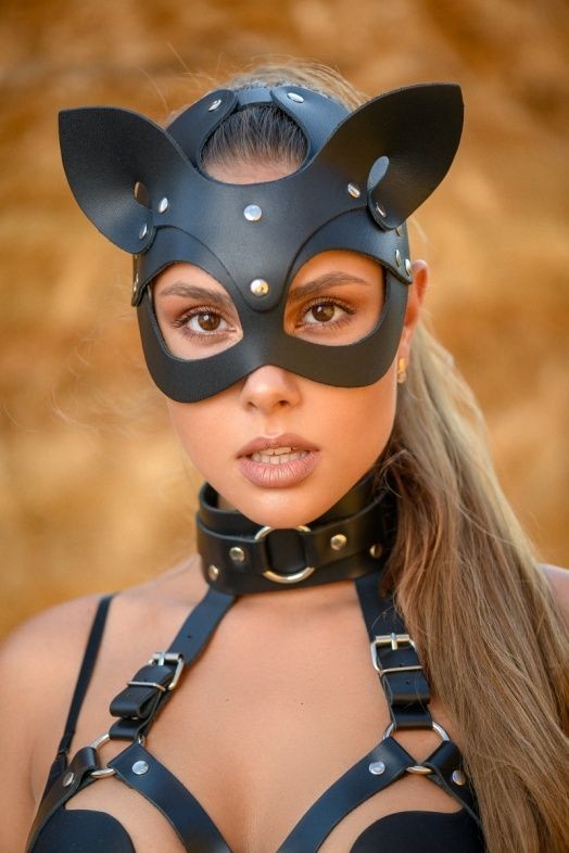 Эффектная кожаная маска кошки с ушками Эффектная кожаная маска кошки с ушками