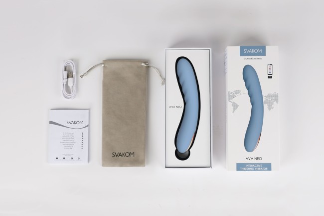 Голубой изогнутый вибромассажер Ava Neo с функцией пенетрации - 19,6 см. Голубой изогнутый вибромассажер Ava Neo с функцией пенетрации - 19,6 см.