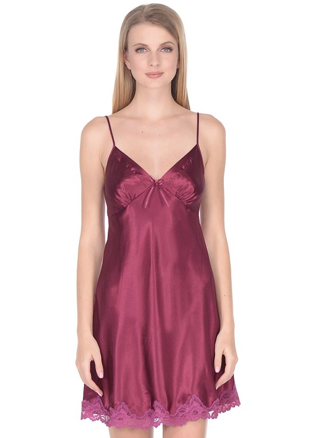 Нарядная сорочка из однотонного искусственного шелка Нарядная сорочка из однотонного искусственного шелка