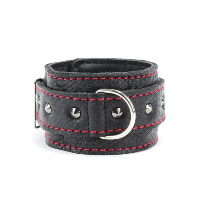 Черные оковы с шипами и контрастной строчкой Черные оковы с шипами и контрастной строчкой