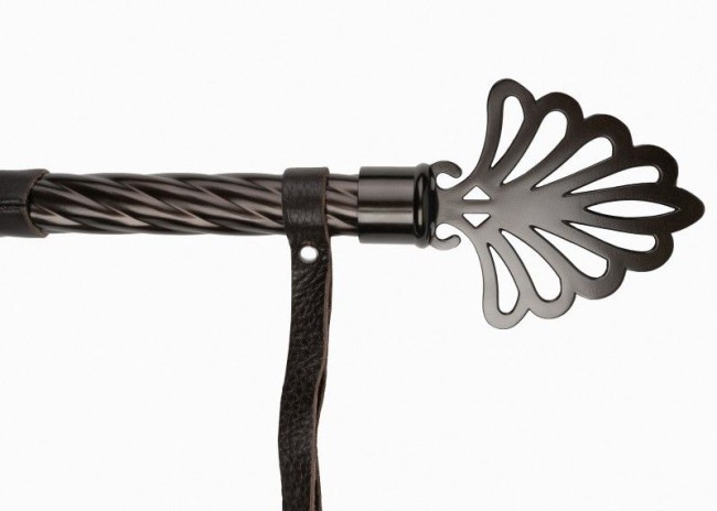 Коричневая плеть-флогер с витой ручкой в виде короны - 62 см. Коричневая плеть-флогер с витой ручкой в виде короны - 62 см.