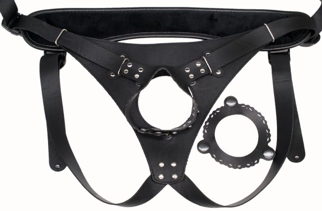 Телесный реалистичный фаллоимитатор на черных трусиках Real Big Strap-On - 34,5 см. Телесный реалистичный фаллоимитатор на черных трусиках Real Big Strap-On - 34,5 см.