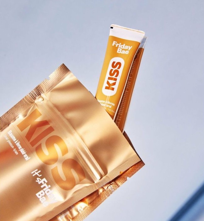 Возбуждающий бальзам для губ Friday Bae Kiss - 15 мл. Возбуждающий бальзам для губ Friday Bae Kiss - 15 мл.