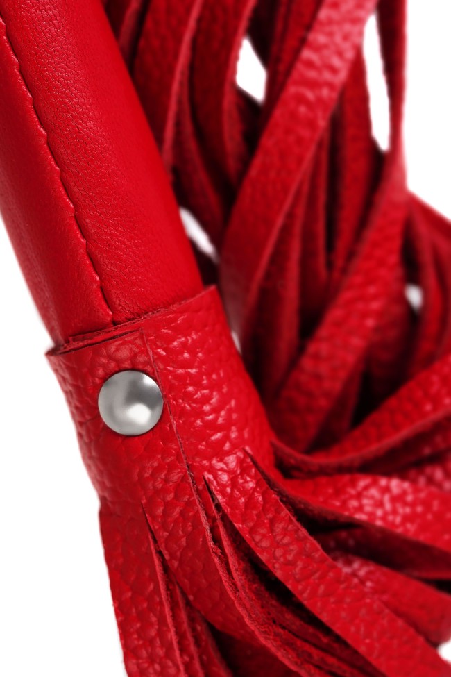 Красная кожаная плеть с петлёй - 50 см. Красная кожаная плеть с петлёй - 50 см.