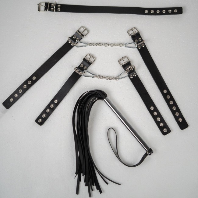 БДСМ-набор с плёткой в черном цвете БДСМ-набор с плёткой в черном цвете